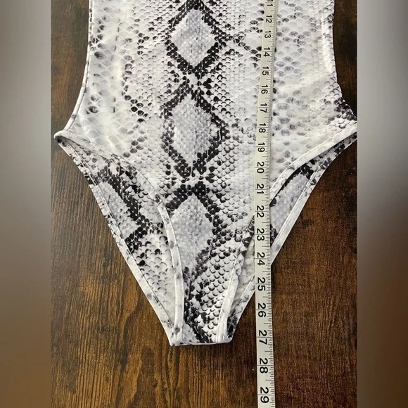 polly snake print one shoulder bodysuit - Picture 11 of 12